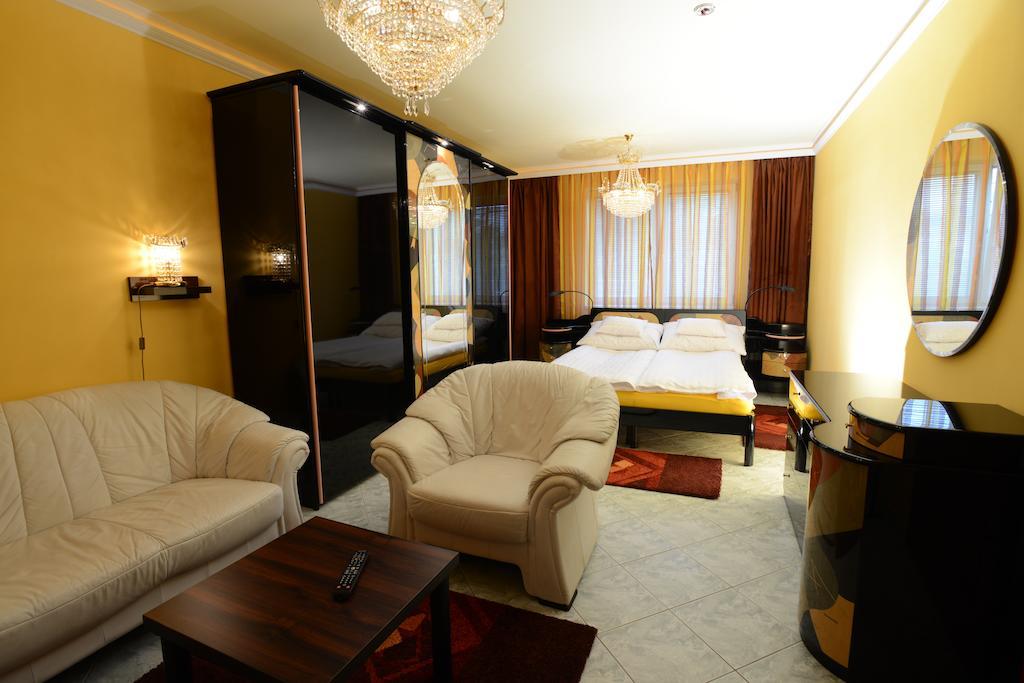 Nexus Vendeghaz Szeged Aparthotel Room photo