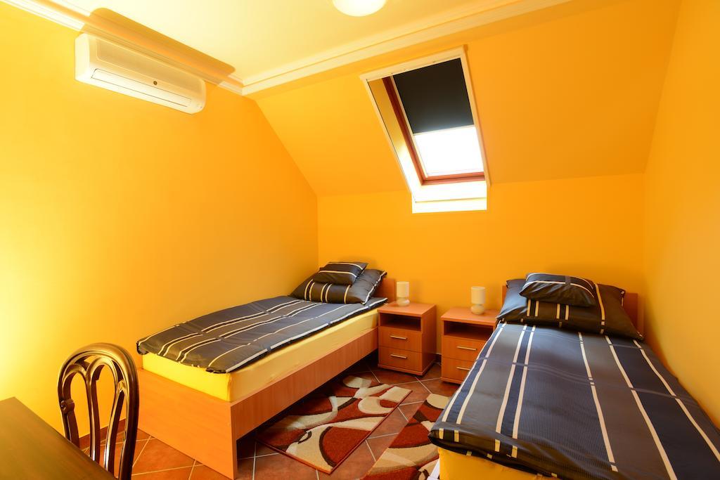 Nexus Vendeghaz Szeged Aparthotel Room photo