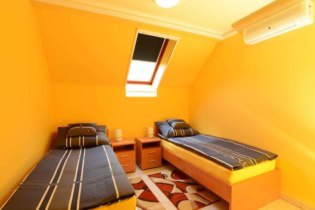 Nexus Vendeghaz Szeged Aparthotel Exterior photo